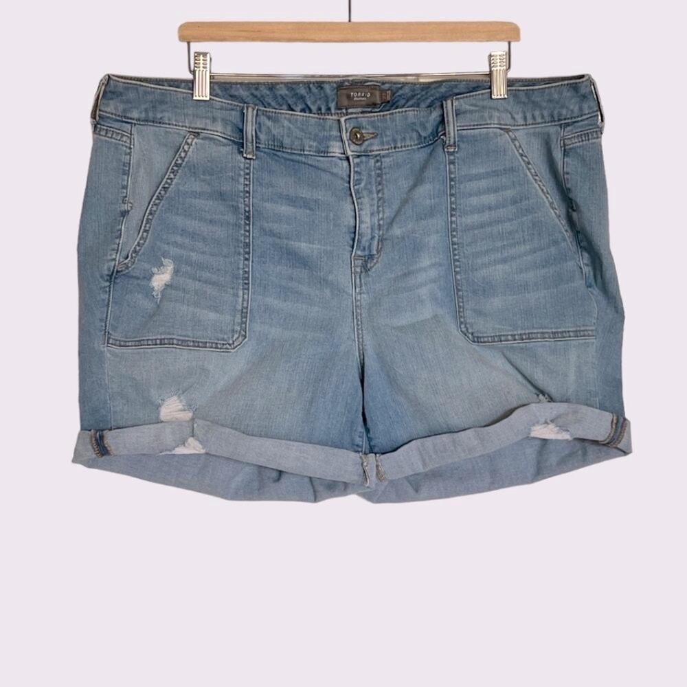 TORRID 5 Inch Vintage Stretch Mid-Rise Jean Shorts - Picture 5 of 10
